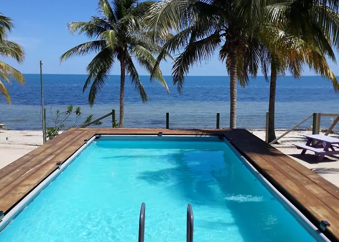 Coco'S Beachfront Cabanas